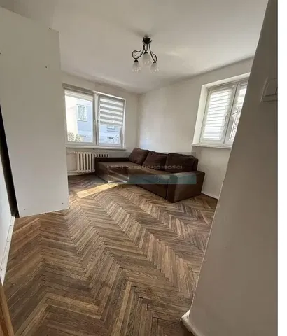 Salon; parquet, lumière naturelle