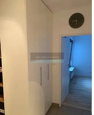 Гардероба; плочице, дрвени под