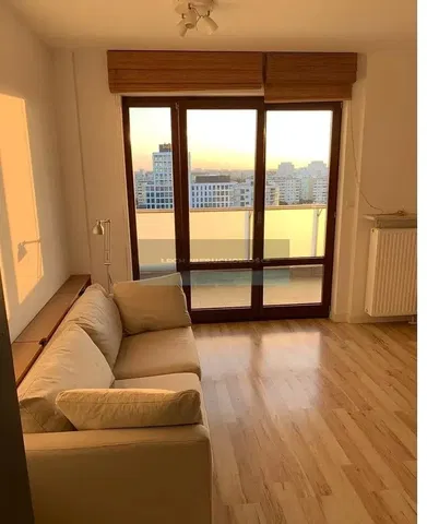 Salon; vue, parquet, lumière naturelle