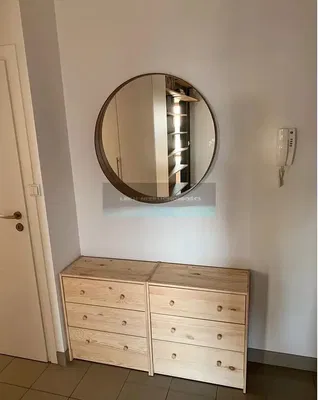 Гардероба; дрвени под, плочице