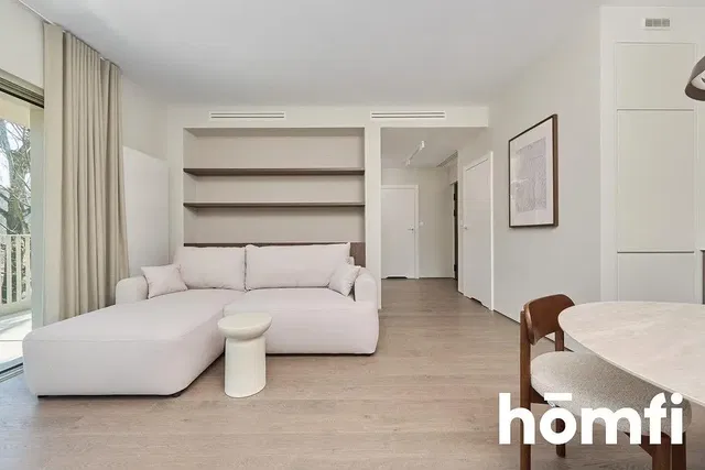 Дневна соба; поглед, природно светло, модерни стил, дрвени под