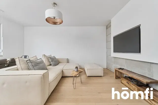 Salon; parquet, lumière naturelle, style moderne