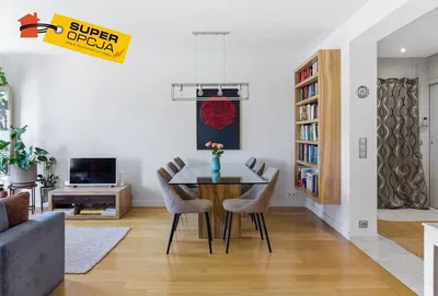 Дневна соба; дрвени под, природно светло, модерни стил