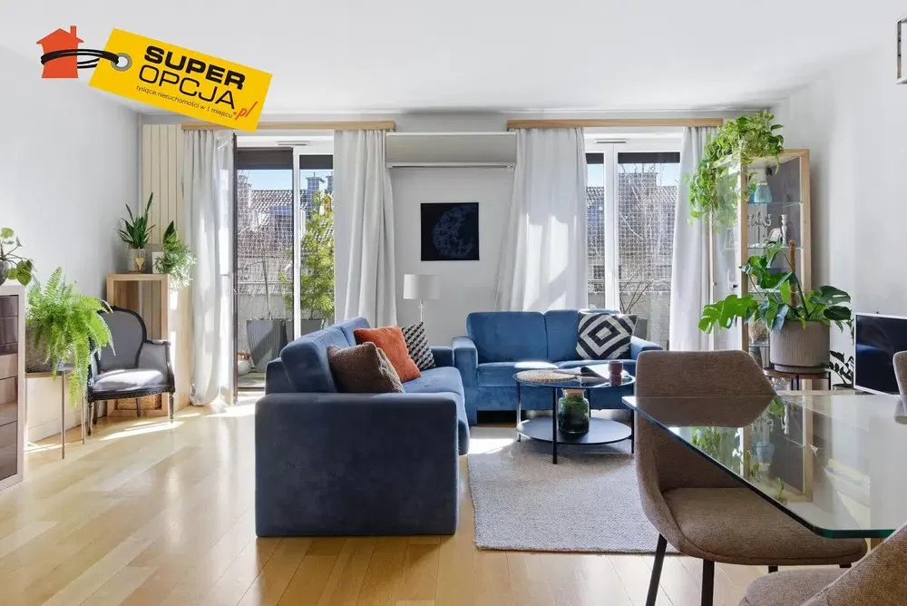 Дневна соба; поглед, дрвени под, природно светло, модерни стил