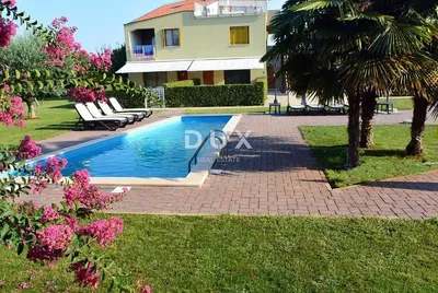 Casa e arredores; vista, luz natural