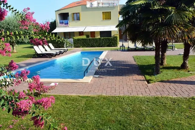 Casa e arredores; vista, luz natural