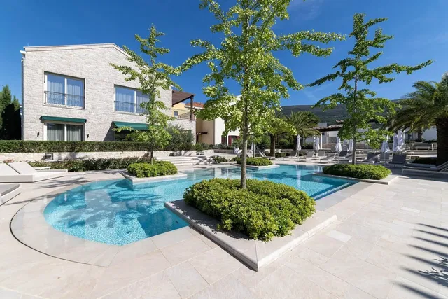 House and surroundings; view, natural light