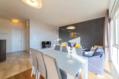 Wohnzimmer; tageslicht, fliesenboden