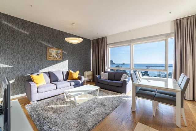 Wohnzimmer; blick, holzboden, tageslicht