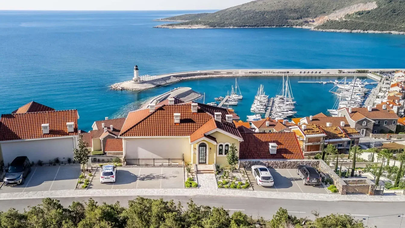 Maison et environs; vue