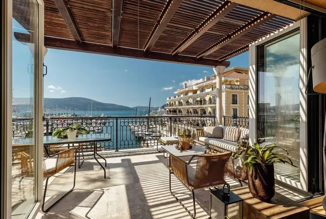 Balcone; vista, luce naturale