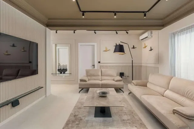 Soggiorno; luce naturale, stile moderno, ristrutturato