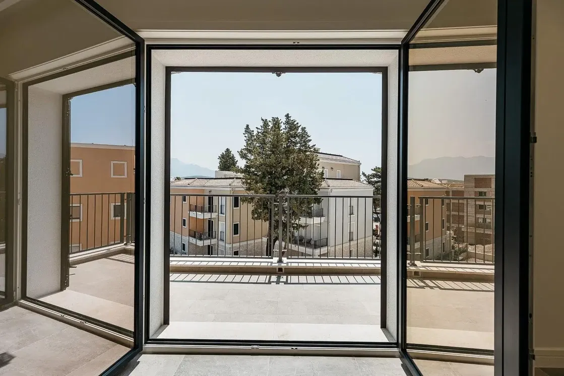 Balkon; výhled, přirozené světlo