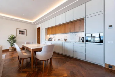 Küche; küchengeräte, holzboden, renoviert, moderner stil, tageslicht