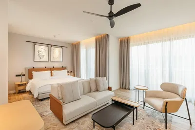 Yatak odası; doğal ışık, modern stil