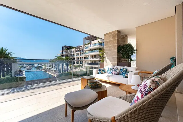 Terrazza; vista, stile moderno, luce naturale