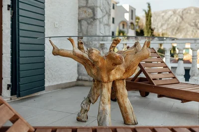 Teras; rustik stil, fayans zemin, doğal ışık, manzara