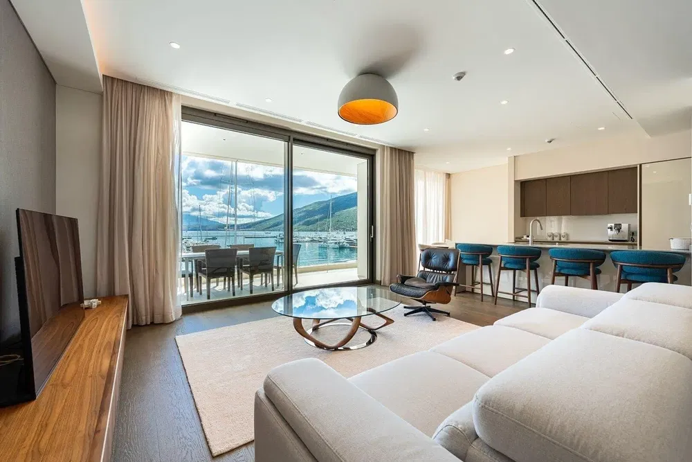 Oturma odası; manzara, doğal ışık