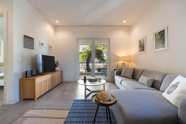 Soggiorno; luce naturale, stile moderno