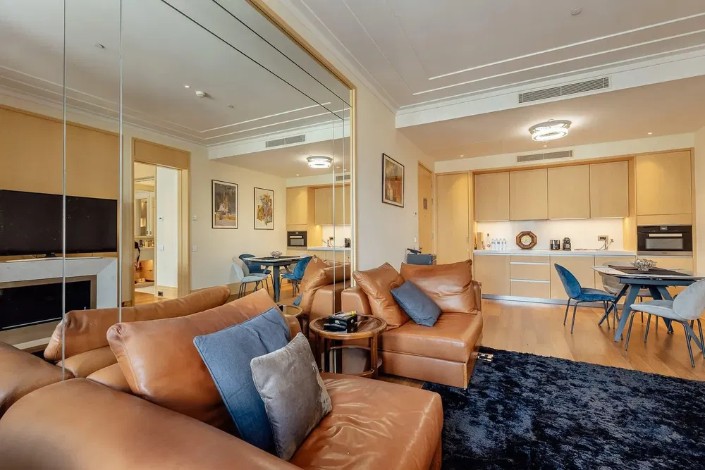 Obývací pokoj; moderní styl, přirozené světlo