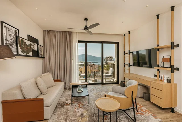 Soggiorno; vista, luce naturale, stile moderno