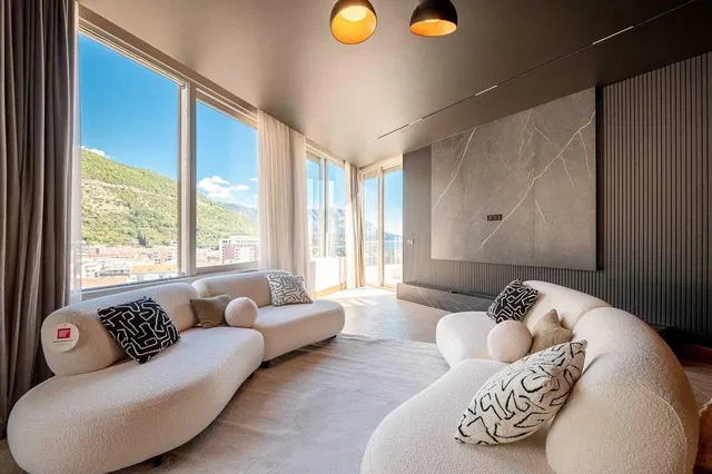 Soggiorno; vista, luce naturale, stile moderno