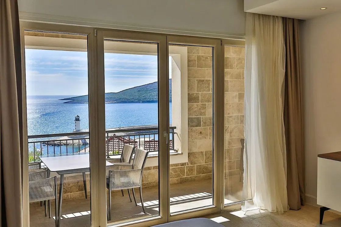 Terasa; výhled, přirozené světlo