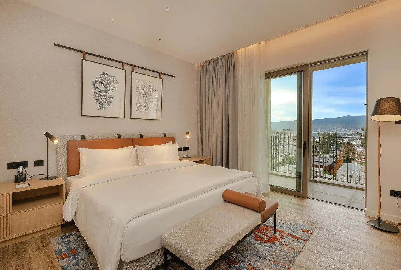 Ložnice; přirozené světlo, moderní styl