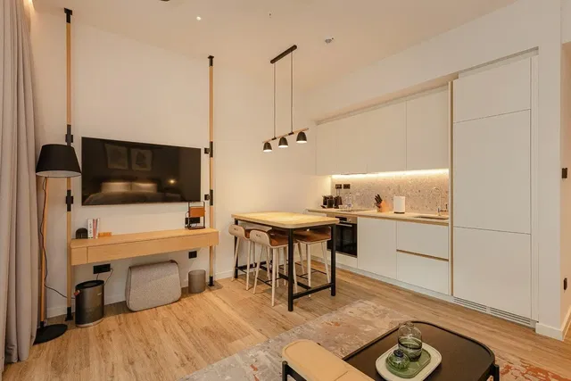 Keuken; moderne stijl, gerenoveerd, natuurlijk licht