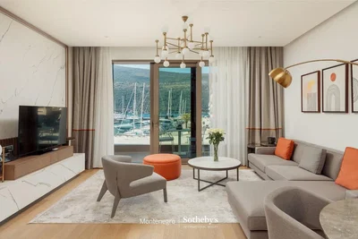 Obývací pokoj; výhled, moderní styl, přirozené světlo