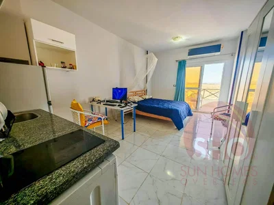 Ložnice; kuchyňské spotřebiče, výhled, dlažba