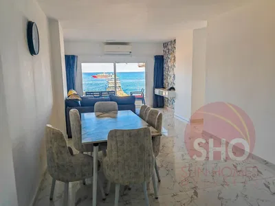 Woonkamer; uitzicht, tegelvloer