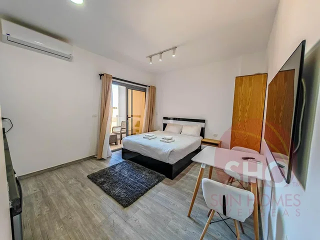 Camera da letto; luce naturale, stile moderno, pavimento in piastrelle