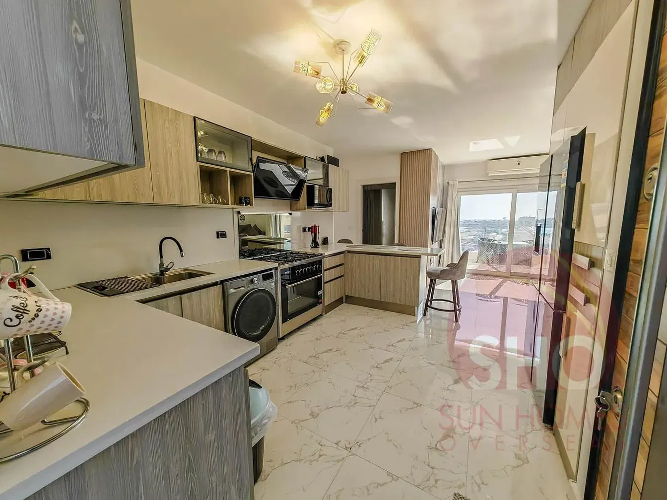 Cucina; elettrodomestici, pavimento in piastrelle, vista, luce naturale, stile moderno