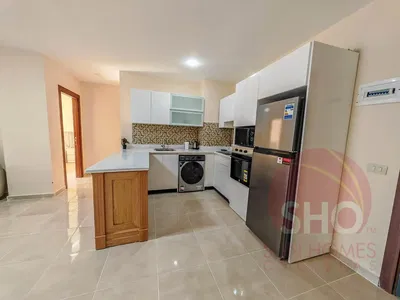 Cucina; elettrodomestici, pavimento in piastrelle, ristrutturato, luce naturale