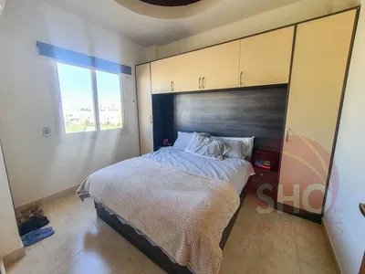 Slaapkamer; uitzicht, natuurlijk licht, tegelvloer