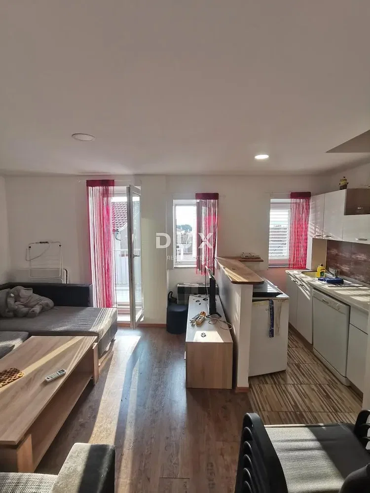 Дневна соба; поглед, природно светло