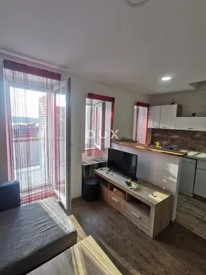 Дневна соба; поглед, дрвени под, природно светло, модерни стил