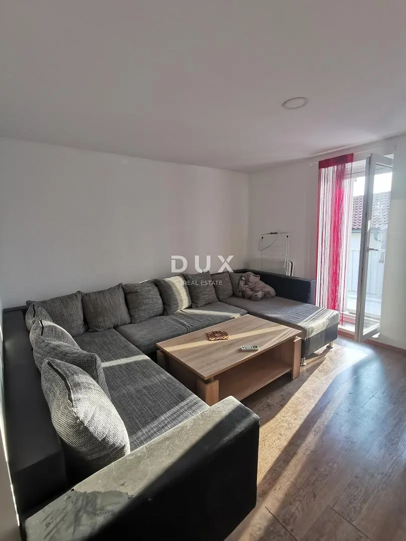 Дневна соба; природно светло, модерни стил