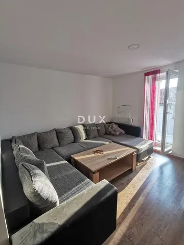 Sala de estar; luz natural, estilo moderno