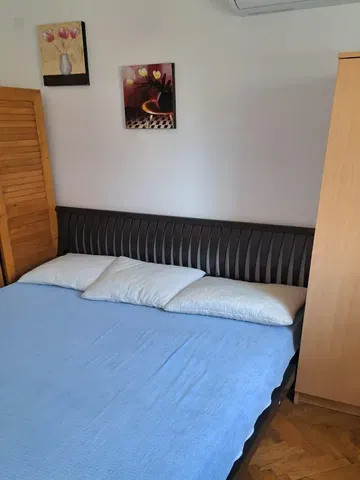 Chambre; parquet, lumière naturelle