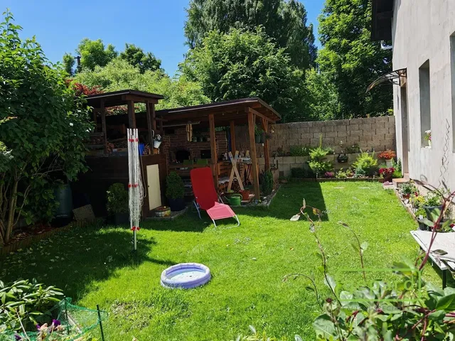 Dom i otoczenie; światło dzienne, widok