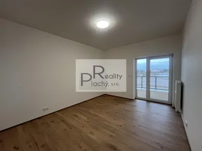 Woonkamer; houten vloer, natuurlijk licht, uitzicht