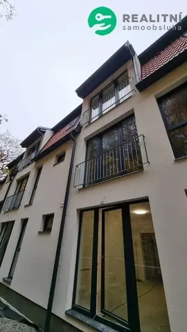 Casa y alrededores