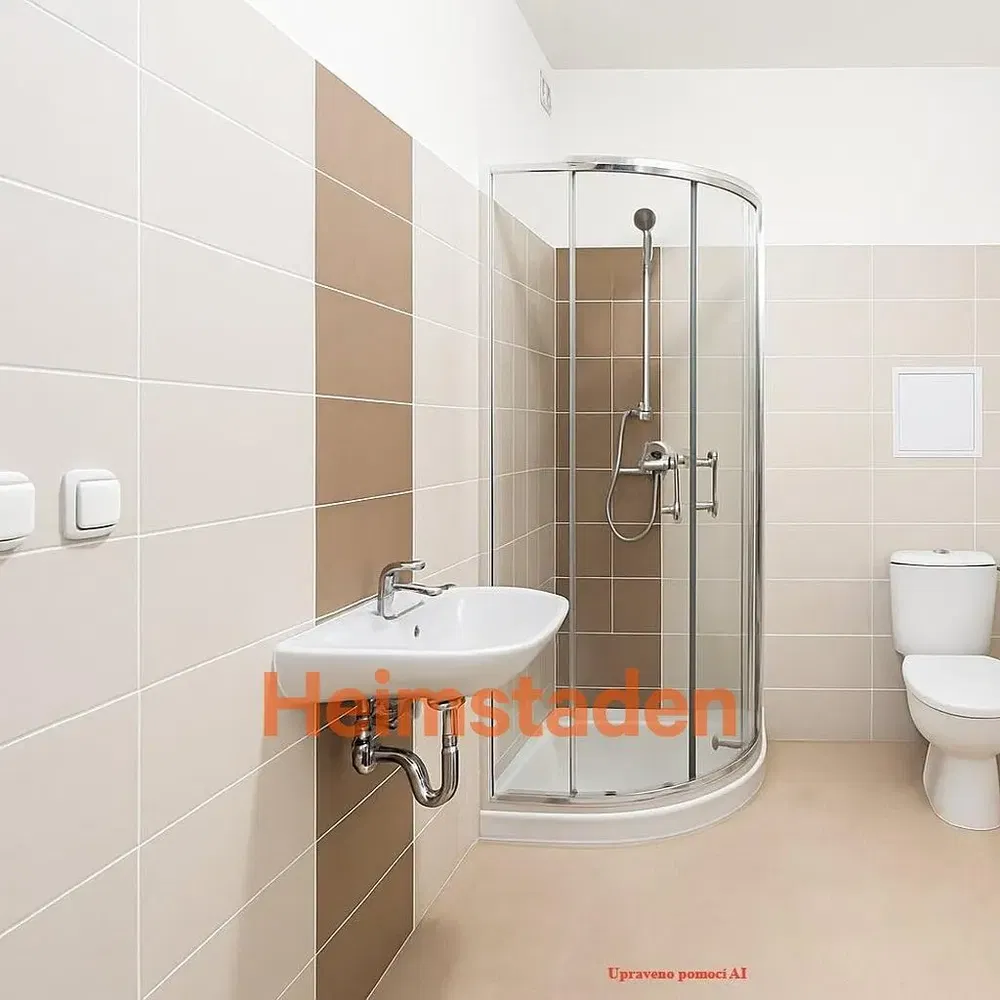 Banyo; fayans zemin, doğal ışık