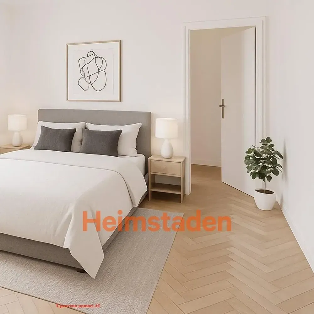 Spavaća soba; moderni stil, drveni pod, prirodno svjetlo