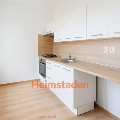 Kuhinja; kuhinjski aparati, pločice, renoviran, prirodno svjetlo