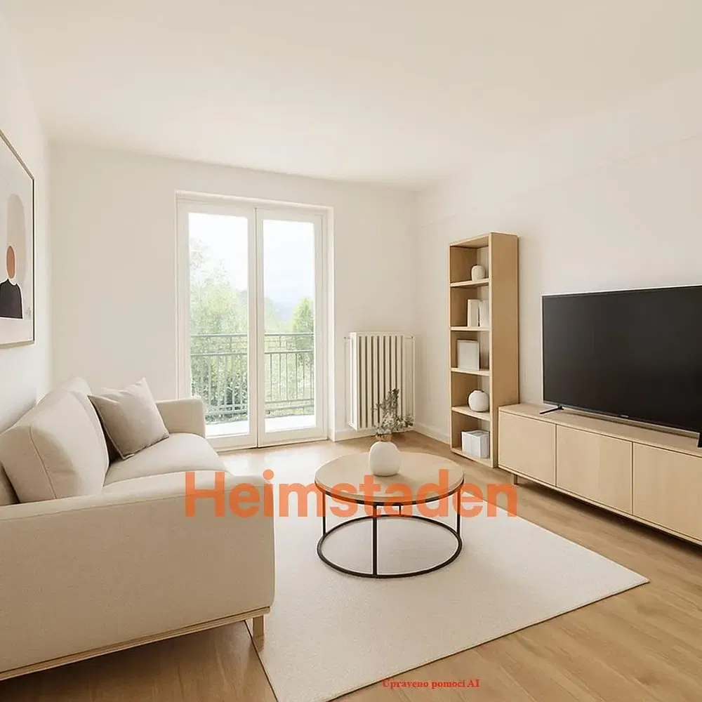 Oturma odası; manzara, ahşap zemin, doğal ışık, modern stil