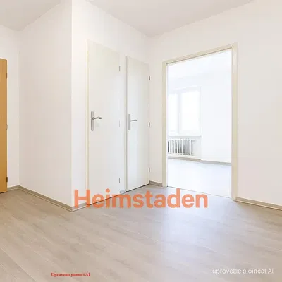 Ostalo; drveni pod, prirodno svjetlo