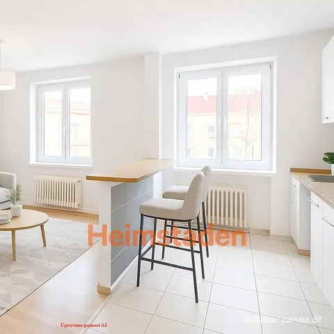 Kuchyňa; prirodzené svetlo, moderný štýl, dlažba